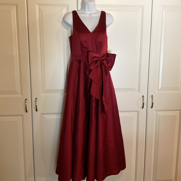 NWT A-Line/Princess V-Neck Dress - Picture 2 of 8
